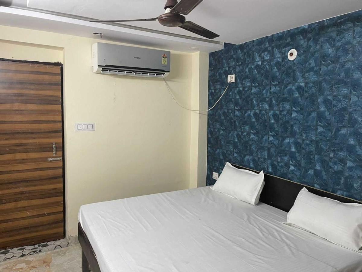 Hotel O Devansh Inn New Delhi Bagian luar foto