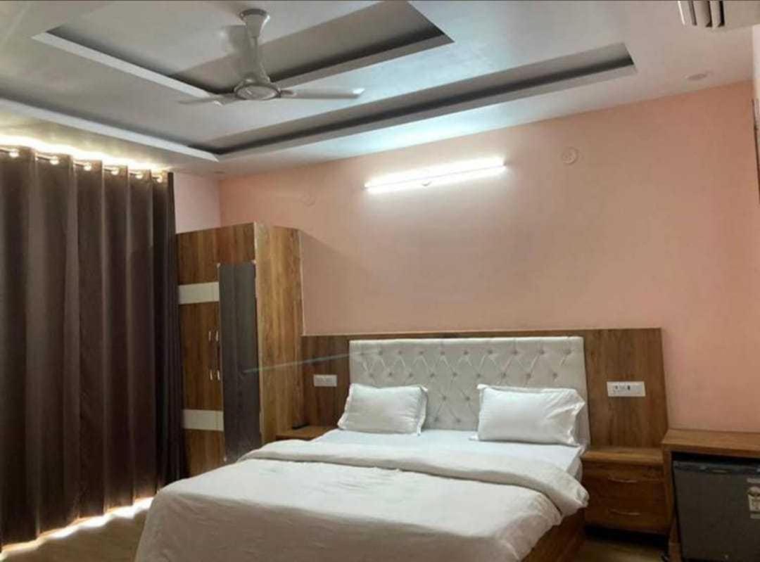 Hotel O Devansh Inn New Delhi Bagian luar foto