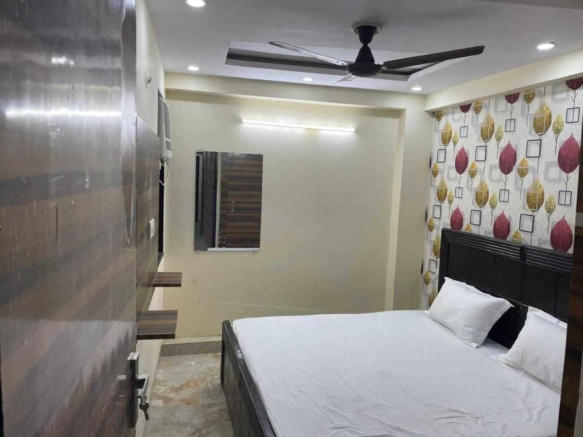 Hotel O Devansh Inn New Delhi Bagian luar foto