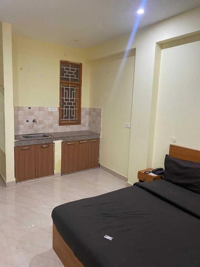 Hotel O Devansh Inn New Delhi Bagian luar foto