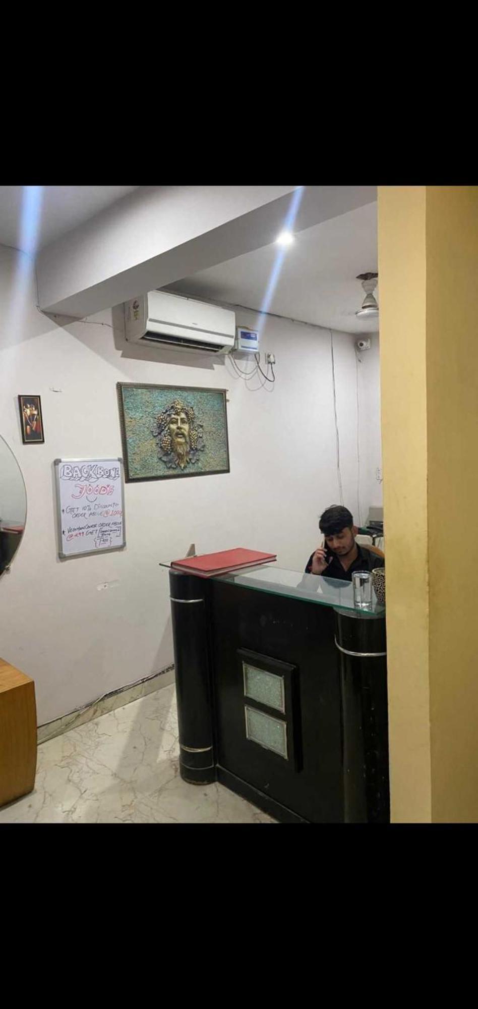 Hotel O Devansh Inn New Delhi Bagian luar foto
